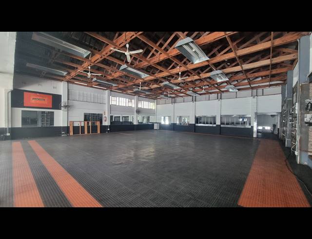 800M² RETAIL TO LET IN PAROW CENTRAL